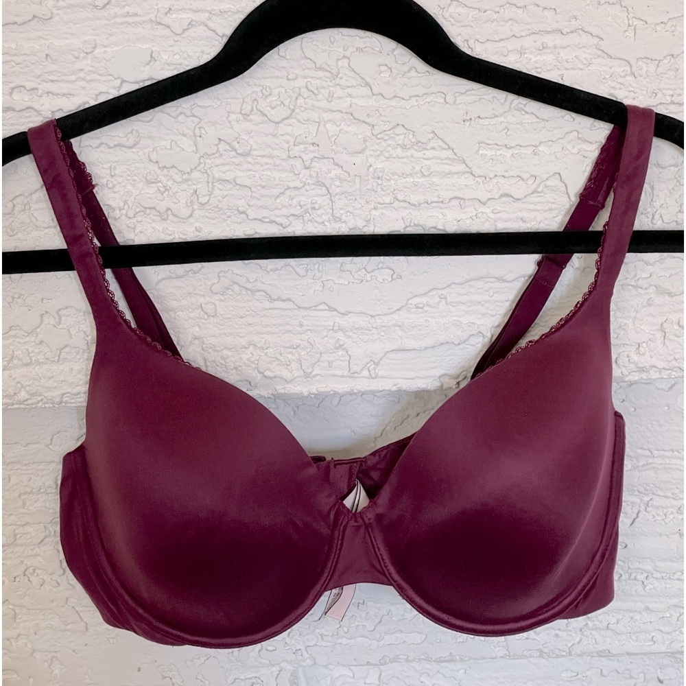 Victoria’s Secret Burgundy bra​​